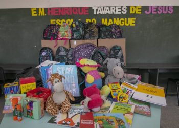 Prefeitura de São Sebastião recebe doação de mochilas e materiais escolares