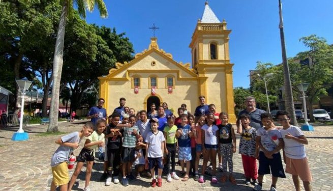 Estudantes participam de visitas monitoradas no Centro Histórico de São Sebastião