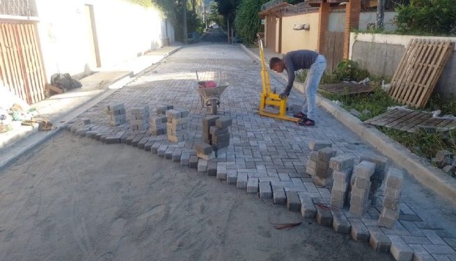 Prefeitura de São Sebastião segue com obras de pavimentação em bairros da Costa Sul