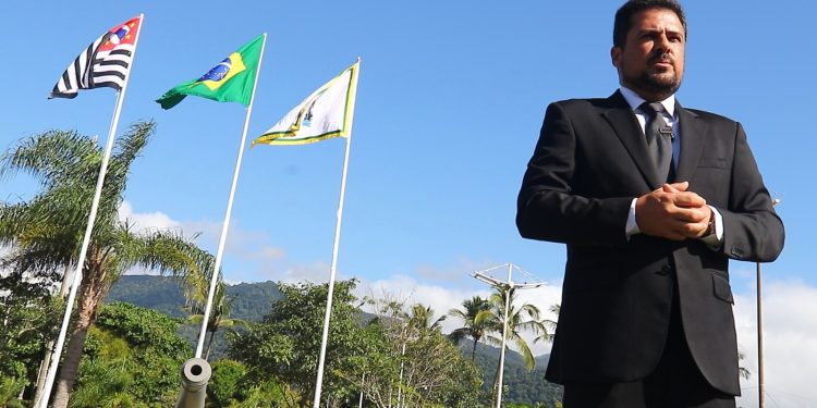 Felipe Augusto cancela ponto facultativo do dia 17 de março