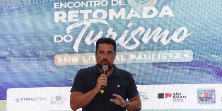 Felipe Augusto anuncia parceria com empresa de ônibus para fomentar turismo durante baixa temporada