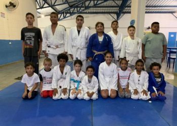 Prefeitura de São Sebastião oferece aulas de judô para comunidade na Enseada