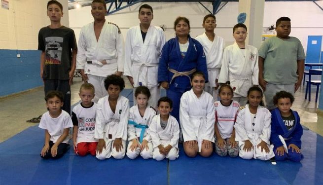 Prefeitura de São Sebastião oferece aulas de judô para comunidade na Enseada