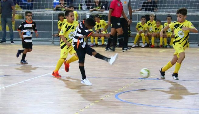Pequenos do Bairro e Paraibuna fazem abertura da Copa Kids de São Sebastião