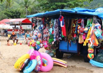 Prefeitura de São Sebastião concede permissão temporária de trabalho para ambulantes da Praia Preta do Sul