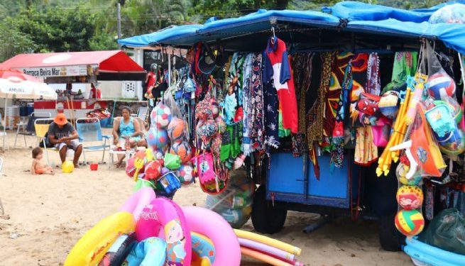Prefeitura de São Sebastião concede permissão temporária de trabalho para ambulantes da Praia Preta do Sul