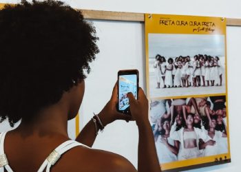 Exposição fotográfica na escola municipal Cynthia Cliquet promove o empoderamento de mulheres negras