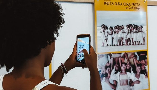 Exposição fotográfica na escola municipal Cynthia Cliquet promove o empoderamento de mulheres negras