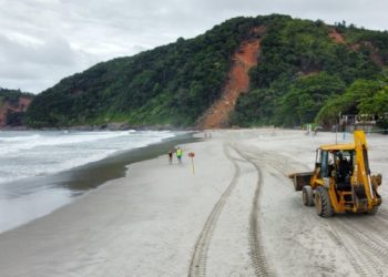 Prefeitura de São Sebastião e Renova Camburi se unem para limpeza rápida da praia da Costa Sul​