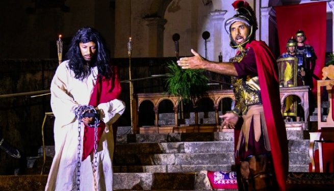 Encenação da Paixão e Morte de Cristo emociona fiéis em São Sebastião