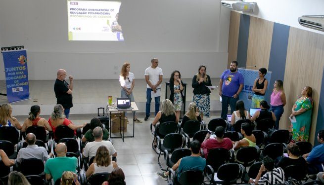 Secretaria da Educação de São Sebastião alinha estratégias de ensino com coordenadores da rede municipal