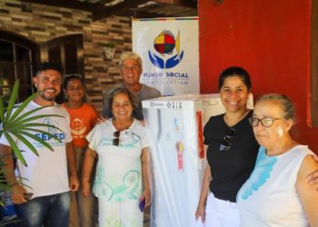 Idosa se emociona ao receber geladeira nova da Prefeitura de São Sebastião