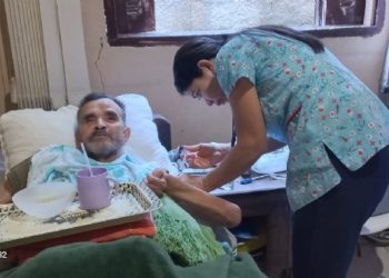 Prefeitura de São Sebastião leva vacinação domiciliar contra Influenza e Covid-19 para moradores acamados ou com dificuldade de locomoção