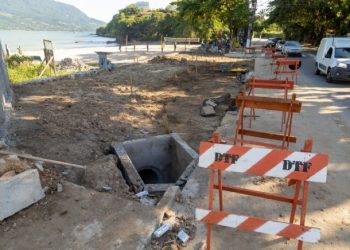 Obra de revitalização da praça da Praia Preta mantém ritmo e ultrapassa 30% de execução