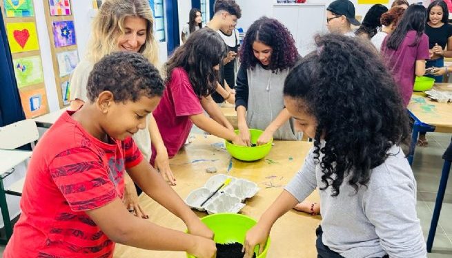 Estudantes da rede municipal de São Sebastião participam de projeto de reflorestamento