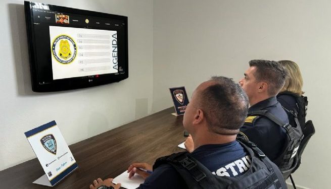 Polícia Municipal de São Sebastião participa de palestra sobre segurança escolar com especialistas americanos