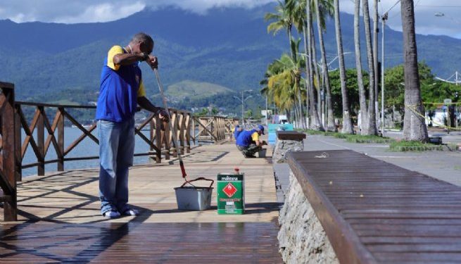 Prefeitura de São Sebastião investe na renovação do Deck da Rua da Praia para o conforto dos turistas e moradores