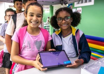 Estudantes de Juquehy são beneficiados com doação de tablets
