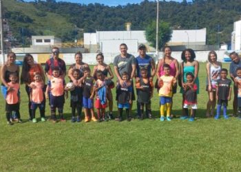 Escolinha Municipal de Futebol de São Sebastião promove integração entre pais e filhos em atividades esportivas