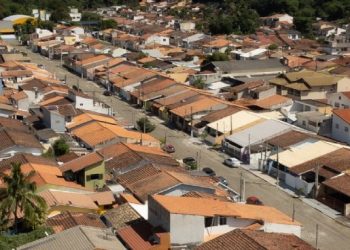 Prefeitura de São Sebastião beneficia 852 famílias com regularização fundiária e mais 525 processos estão em andamento
