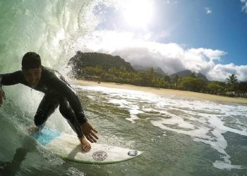 Paúba Super Tubos promete show de surfe em São Sebastião