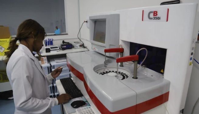 Laboratório de Análises Clínicas do Hospital de Clínicas da Costa Sul realiza mais de 123 mil exames laboratoriais