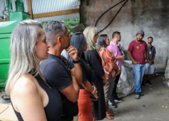 Prefeitura doa computadores para cooperativa de reciclagem de São Sebastião