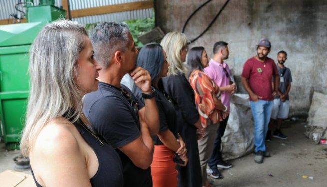 Prefeitura doa computadores para cooperativa de reciclagem de São Sebastião