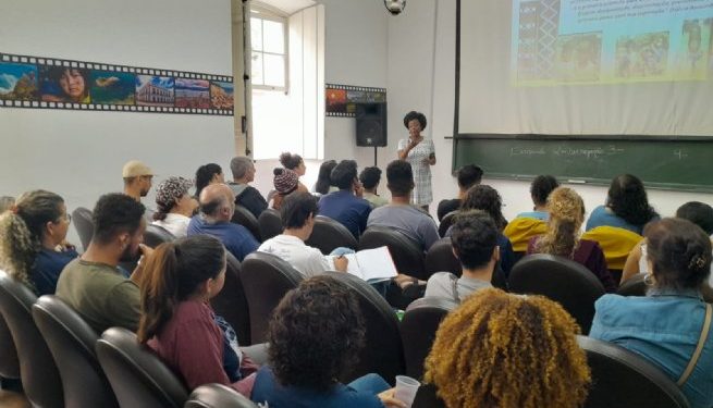 Fundass realiza palestra de formação aos bolsistas das Oficinas Culturais