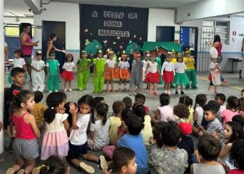 Alunos de Maresias apresentam espetáculo inspirado em livro de incentivo à alimentação saudável