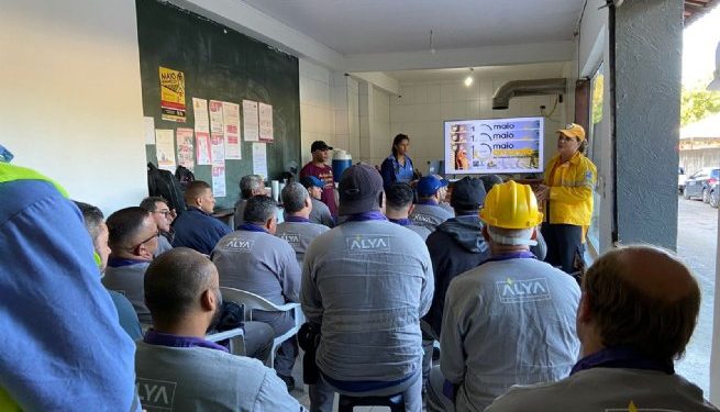Maio Amarelo: Detraf faz palestra para operadores de máquinas de construtora