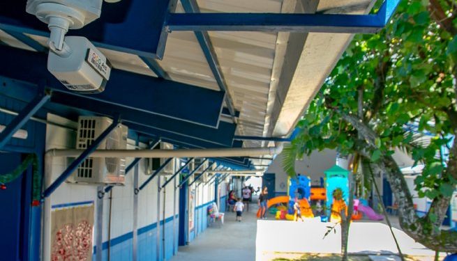 Prefeitura de São Sebastião estuda ampliação de câmeras de monitoramento em escolas municipais