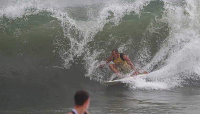 Atletas de surfe conquistam vagas para etapa principal do Paúba Super Tubos durante fase de triagem
