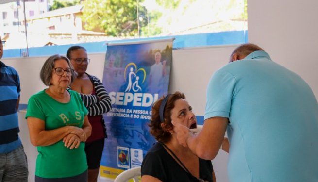 Pontal da Cruz recebe Projeto de Saúde Bucal e idosos tiram dúvidas com profissional