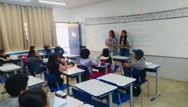 Estudantes do projeto ‘Jovens em Ação’ aprendem sobre liderança estudantil