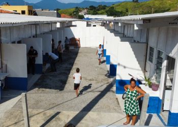 Vila de Passagem já abriga 40 famílias em São Sebastião