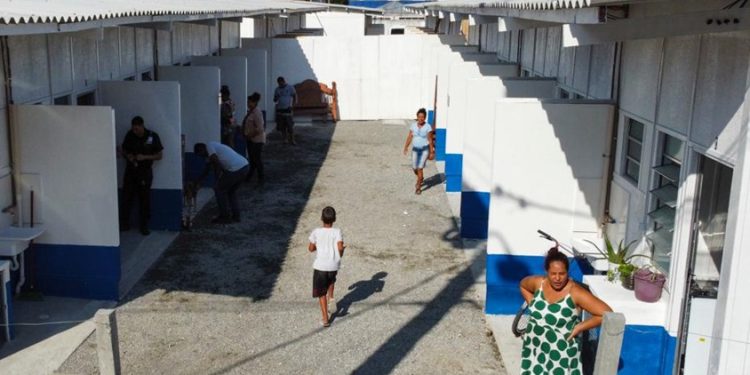 Vila de Passagem já abriga 40 famílias em São Sebastião