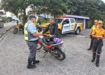 Maio Amarelo: Detraf e Polícia Rodoviária fazem nova operação para orientar motociclistas em São Sebastião