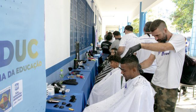 Parceria entre Prefeitura e Embelleze promove dia de cuidados para comunidade da Topolândia