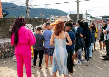 Alunos de Barra do Una visitam Cooperativa de Reciclagem de São Sebastião