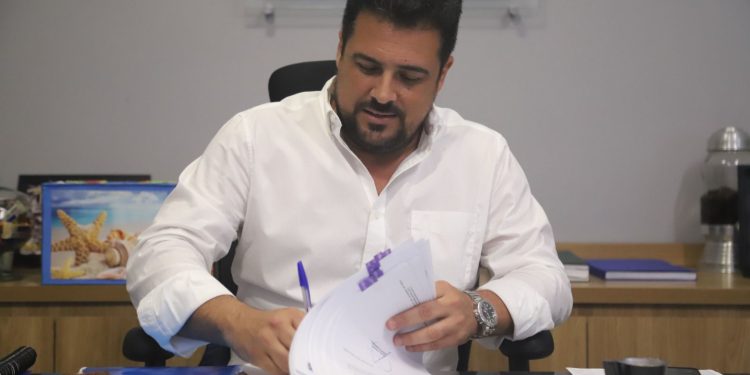 Agora é Lei – Prefeito Felipe Augusto cria programa de auxílio transporte intermunicipal para vítimas de calamidade pública