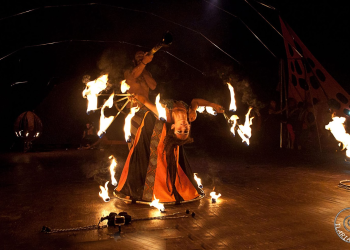 PROJETO TRISKLE LEVA A ARTE CIRCENSE DO FOGO PARA SÃO SEBASTIÃO NO ESPETÁCULO “TRANSCENDÊNCIAS”