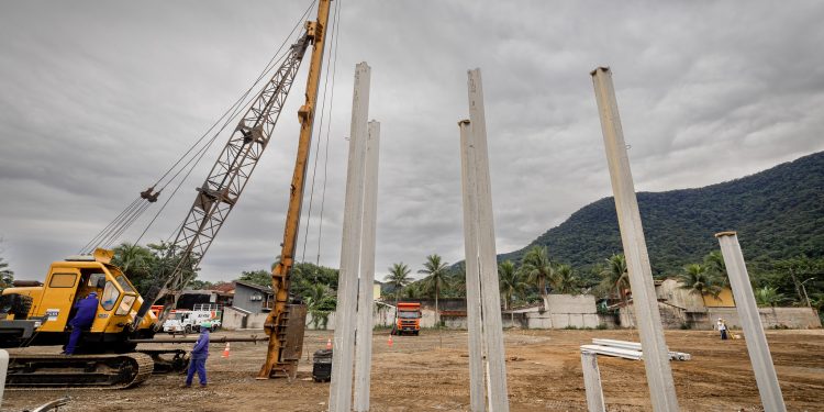  Construção de moradias leva esperança para famílias desabrigadas no Litoral Norte de SP