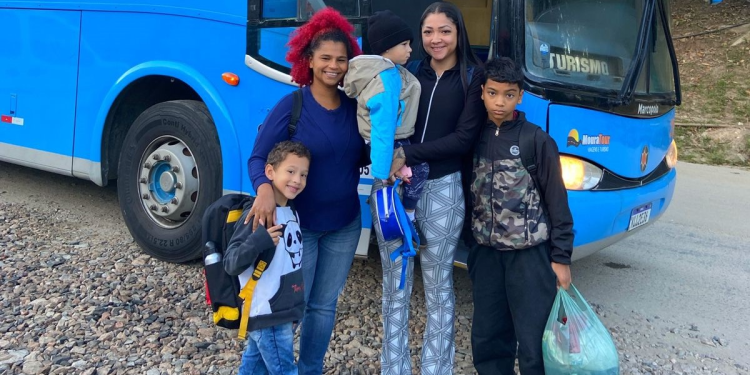Verdescola disponibiliza ônibus gratuito para alunos, familiares e colaboradores que residem temporariamente em Bertioga