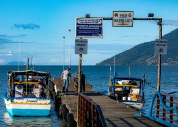 Prefeitura de São Sebastião reforça a proibição de pesca e natação no píer do bairro São Francisco