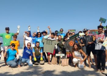 Ação ambiental retira mais de 2 mil bitucas de cigarro da Praia de Maresias