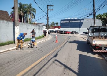 Operação tapa-buracos e manutenção em galerias de águas pluviais são executadas no bairro Boiçucanga