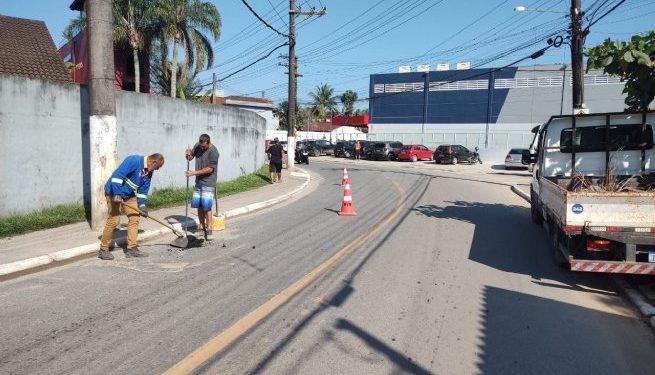 Operação tapa-buracos e manutenção em galerias de águas pluviais são executadas no bairro Boiçucanga