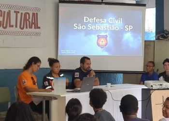 Defesa Civil explica protocolos de emergência e Plano Municipal de Contingência a alunos de Boiçucanga
