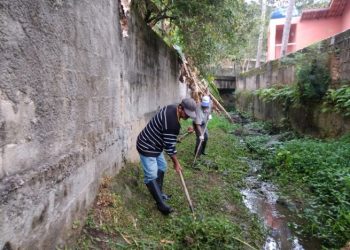Prefeitura de São Sebastião realiza ações de limpeza no Canal da Jangada no bairro Cigarras